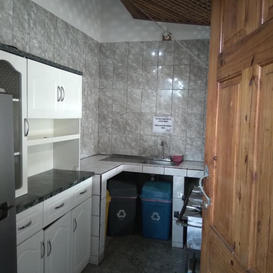 Cabinas Smith Cahuita Buitenkant foto