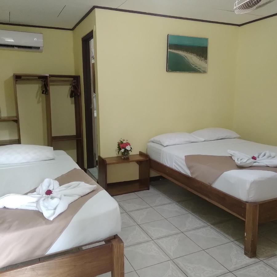 Cabinas Smith Cahuita Buitenkant foto