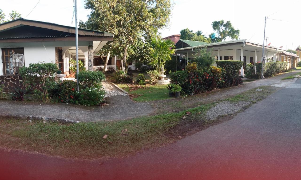 Cabinas Smith Cahuita Buitenkant foto