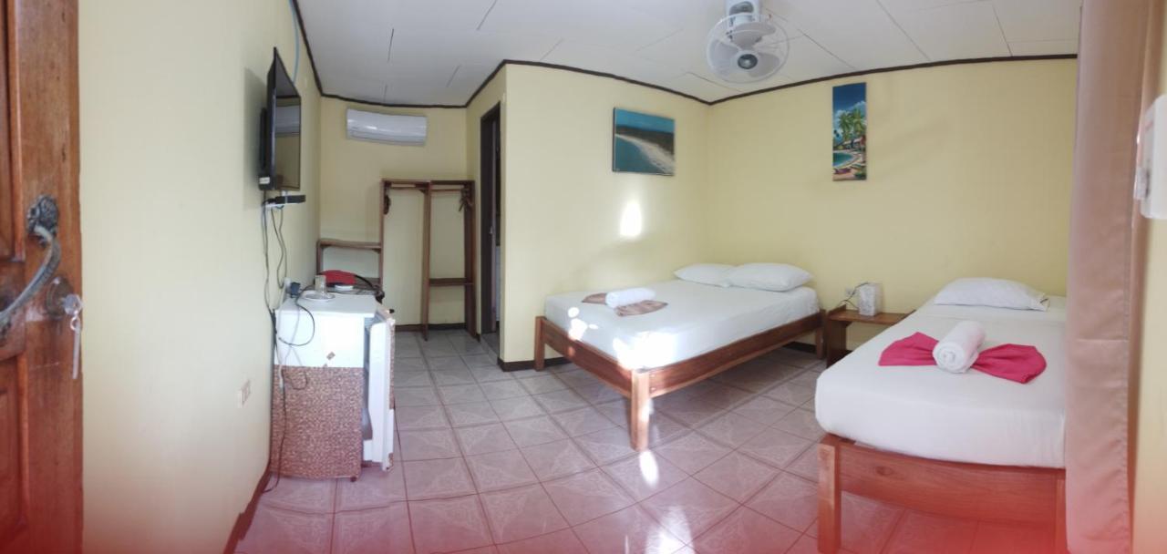 Cabinas Smith Cahuita Buitenkant foto