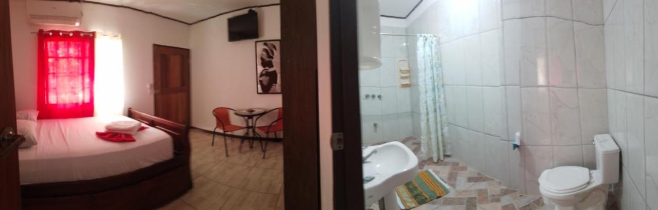 Cabinas Smith Cahuita Buitenkant foto