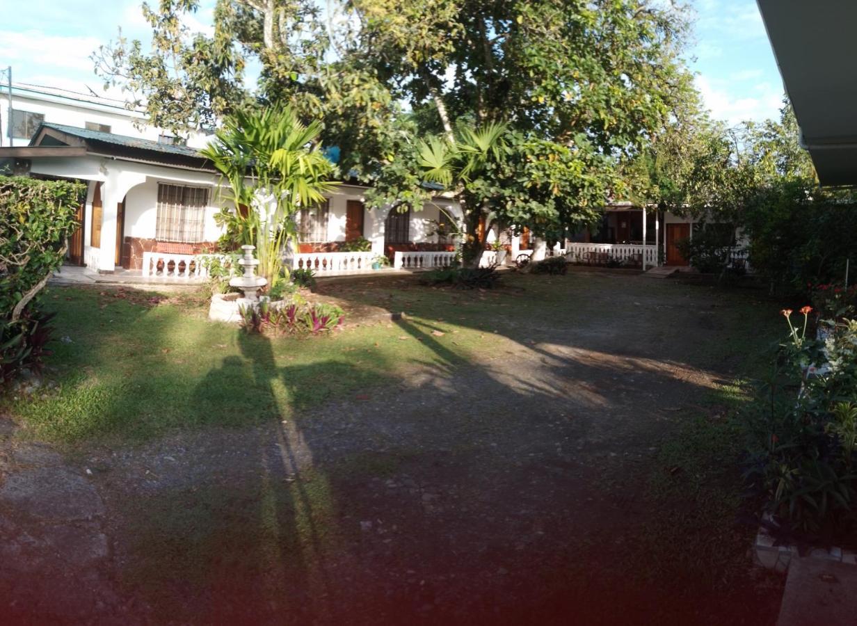 Cabinas Smith Cahuita Buitenkant foto