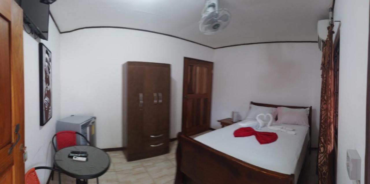 Cabinas Smith Cahuita Buitenkant foto