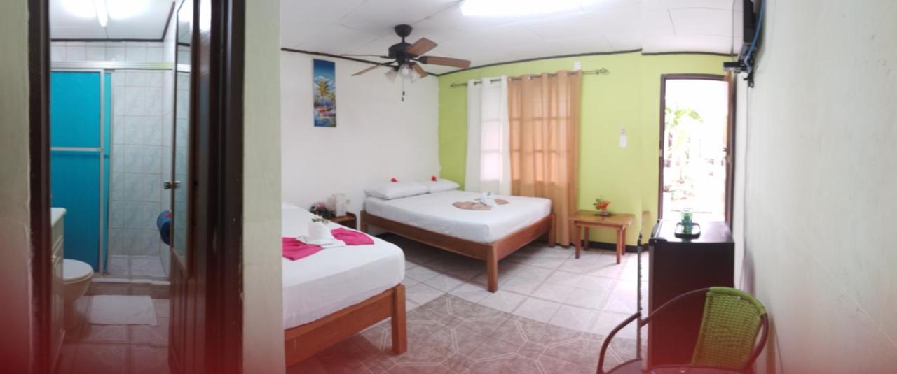 Cabinas Smith Cahuita Buitenkant foto