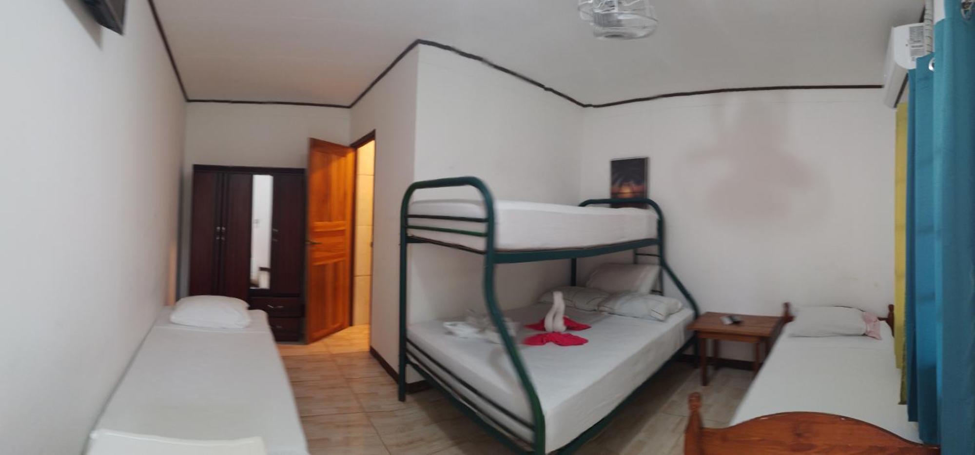 Cabinas Smith Cahuita Buitenkant foto